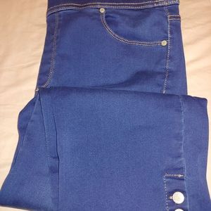 Gloria Vanderbilt Avery all around slimming effect Capri size 12